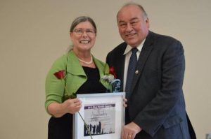 Dr. Moffitt receiving the Wise Woman Award